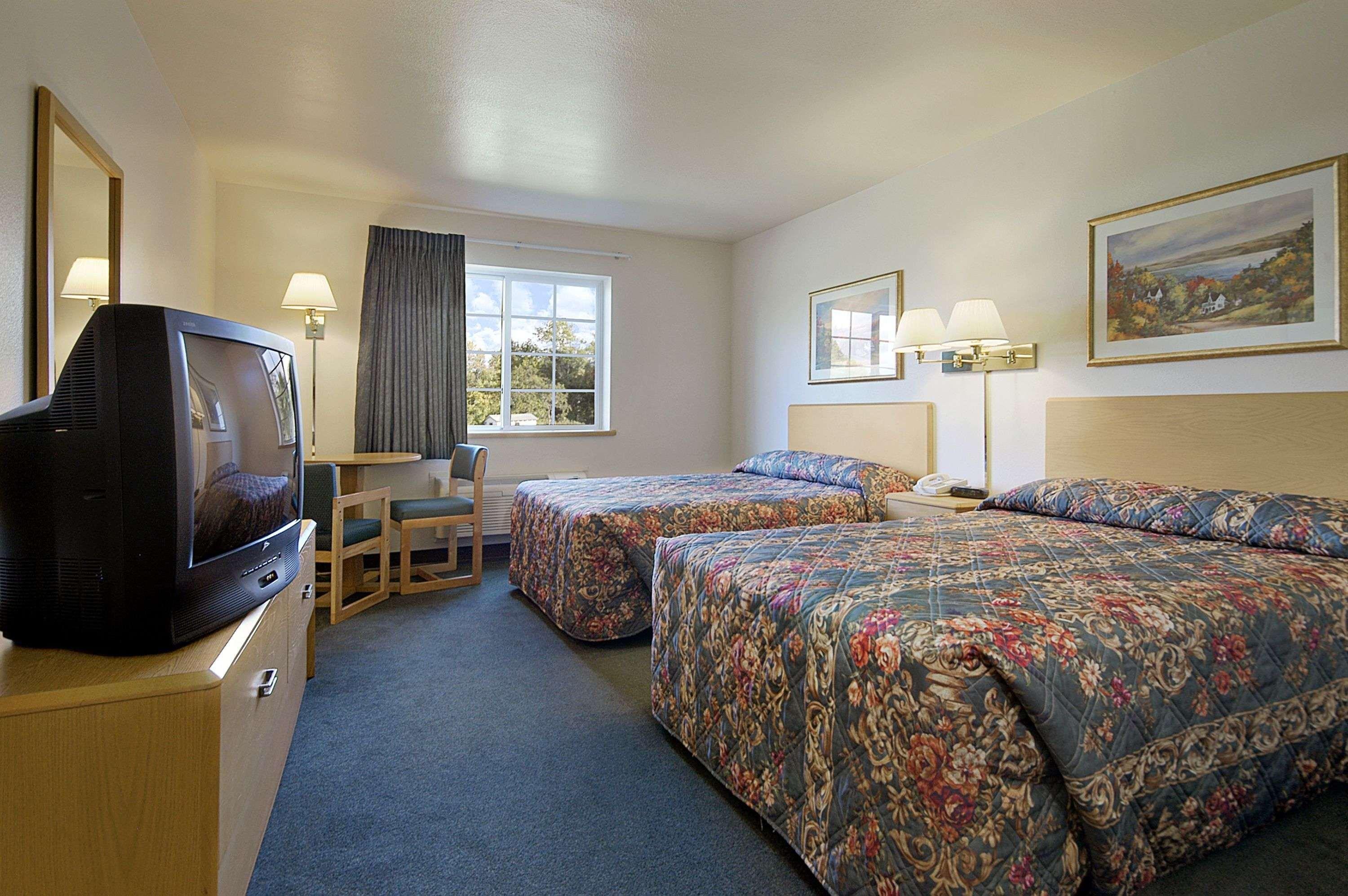 Super 8 By Wyndham Ava Motel Eksteriør bilde