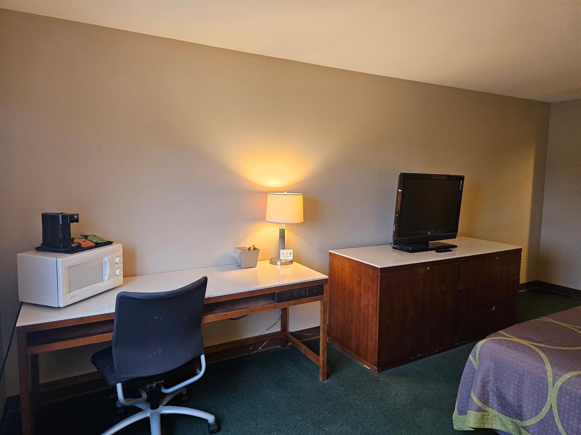 Super 8 By Wyndham Ava Motel Eksteriør bilde